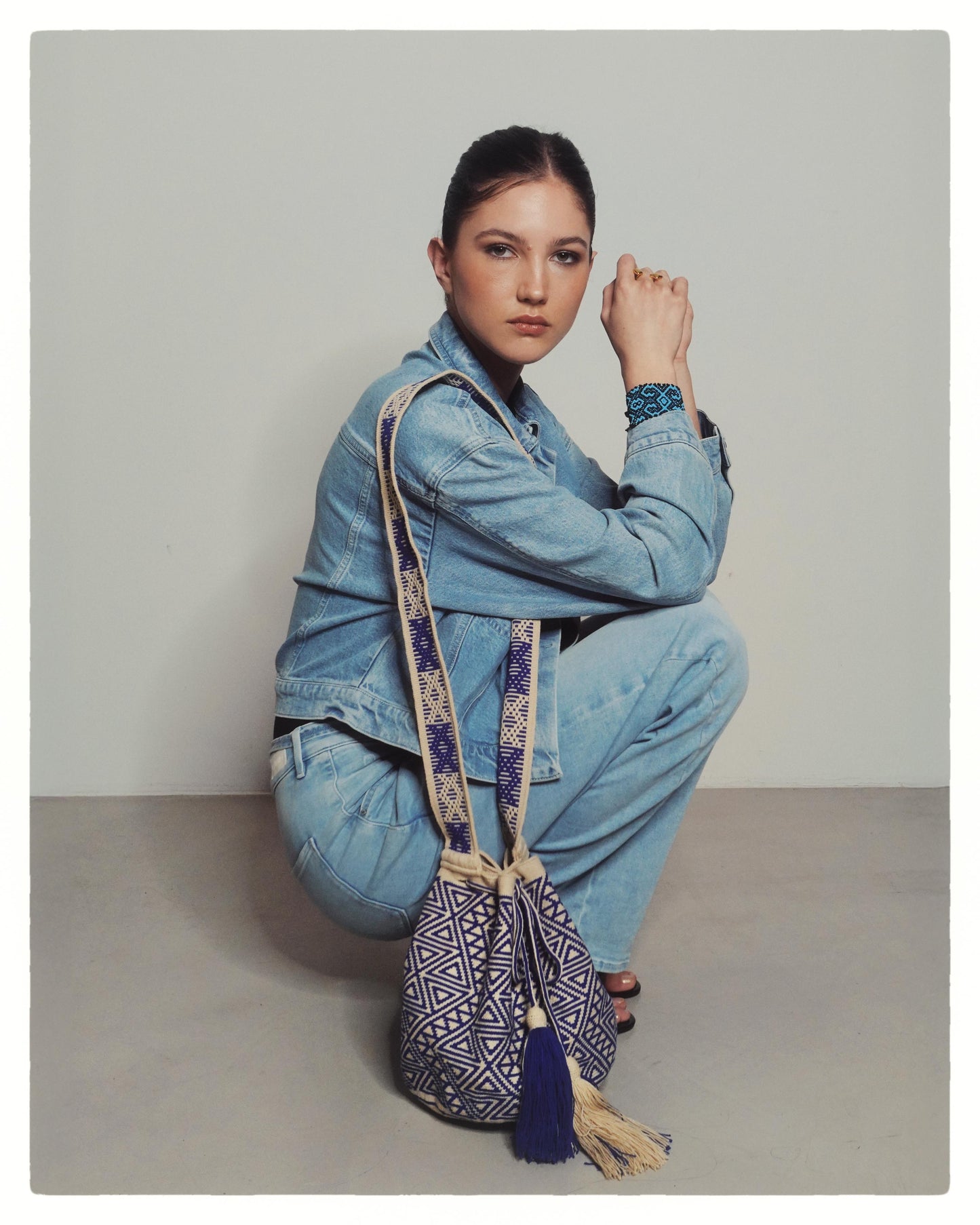 One-Thread Wayuu Crossbody Bag Beige and Blue Medium